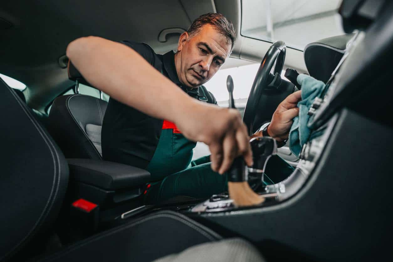 Comment nettoyer l'intérieur de votre voiture comme un pro ?