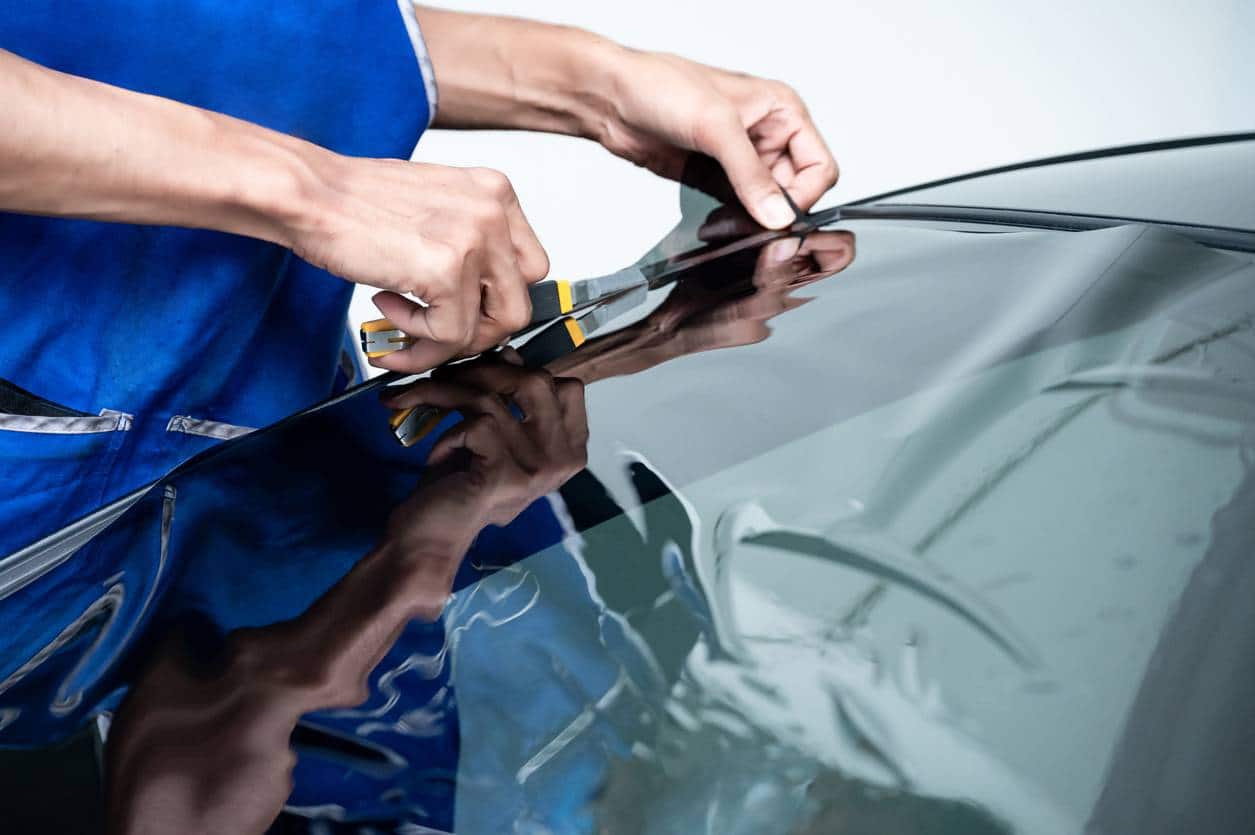 Retirer le covering de votre voiture : techniques et précautions