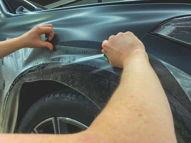Peut-on installer un Film PPF soi-même ou faut-il faire appel à un professionnel ?