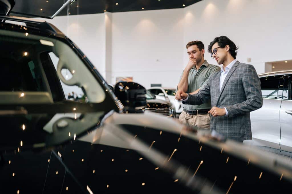 Comment choisir les accessoires de mise en scène pour une voiture ?