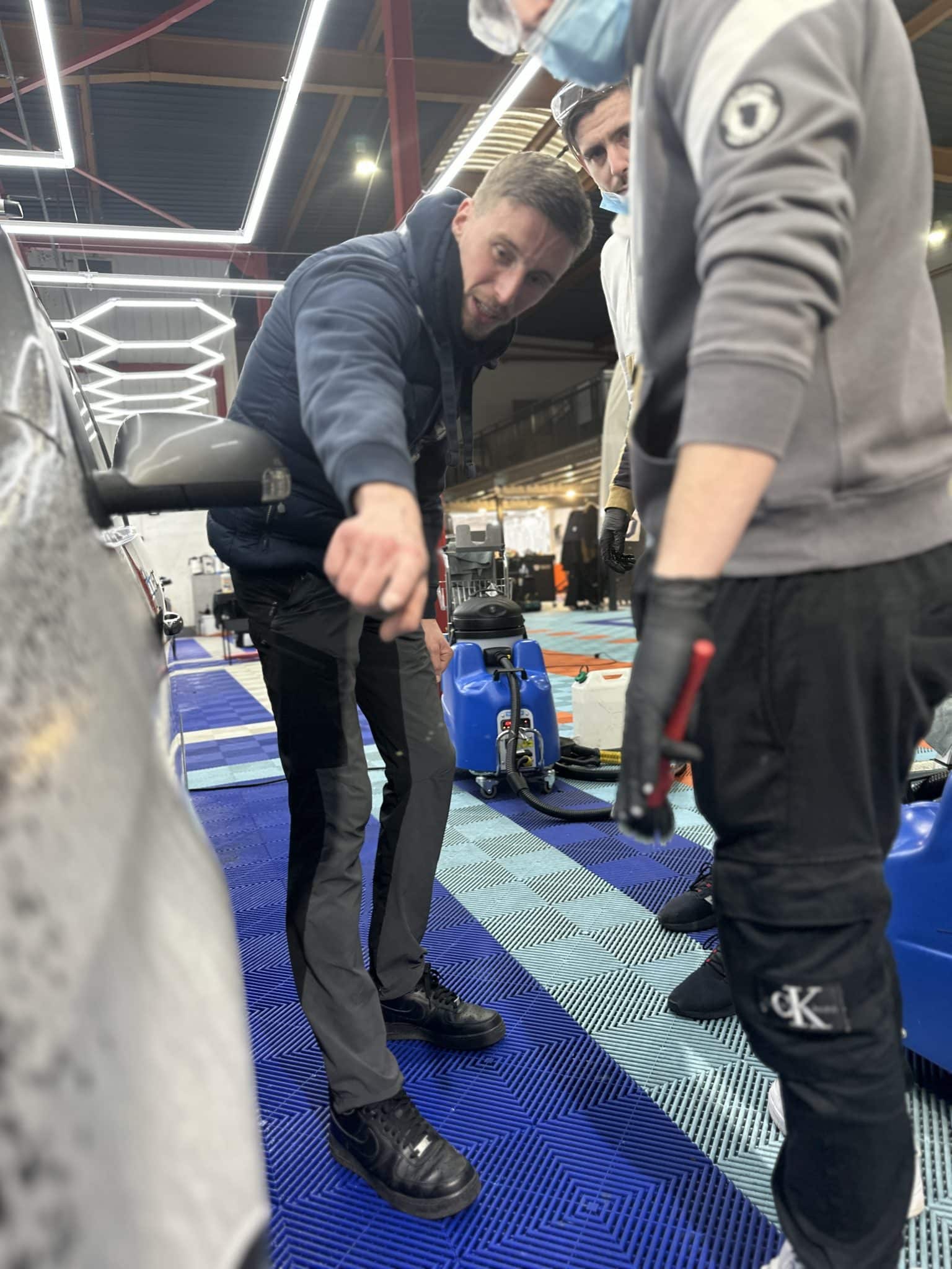 Formation préparateur esthétique automobile : maîtrisez les techniques de soin automobile et démarrez votre activité